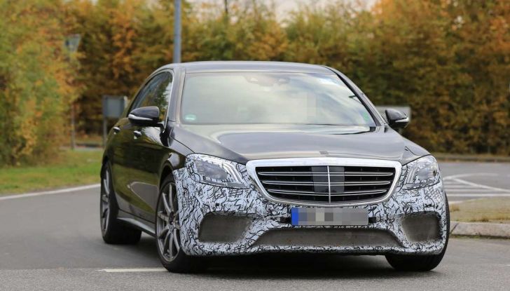 Mercedes AMG S63 Facelift nuove foto spia dei test su pista - Foto 17 di 24