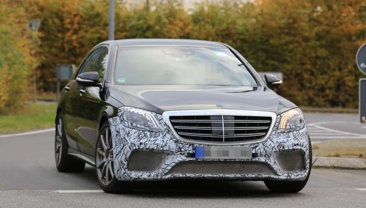 Mercedes AMG S63 Facelift nuove foto spia dei test su pista - Foto 18 di 24