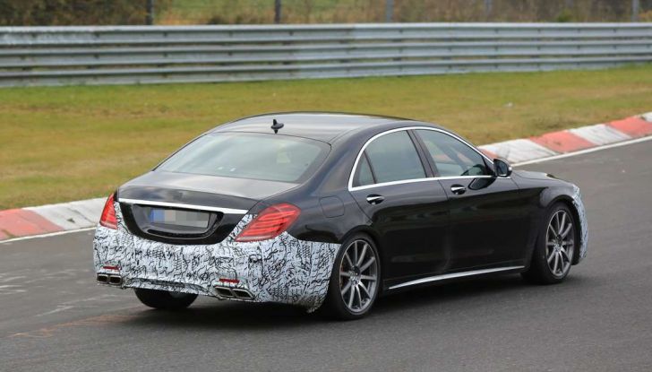 Mercedes AMG S63 Facelift nuove foto spia dei test su pista - Foto 3 di 24