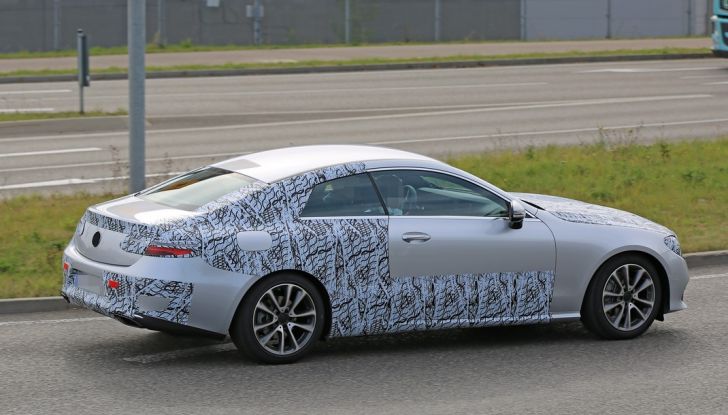 Mercedes Classe E Coupe, foto spia della nuova generazione - Foto 14 di 22