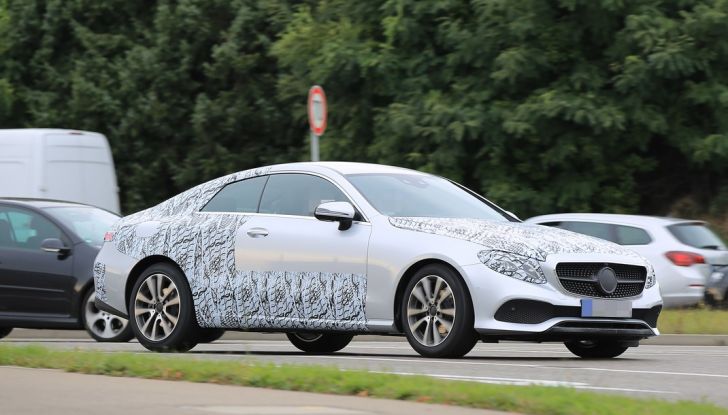 Mercedes Classe E Coupe, foto spia della nuova generazione - Foto 17 di 22