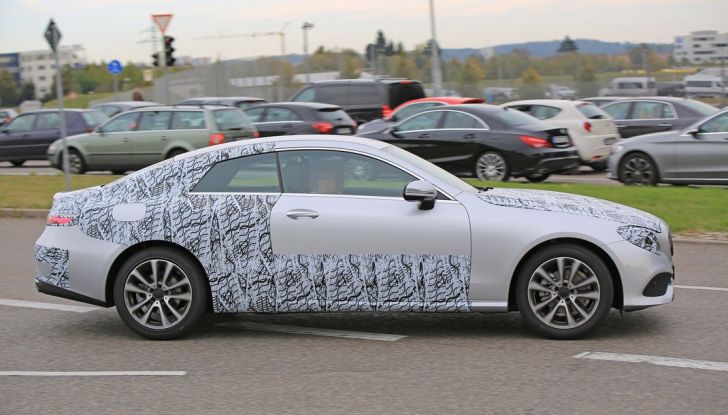 Mercedes Classe E Coupe, foto spia della nuova generazione - Foto 19 di 22
