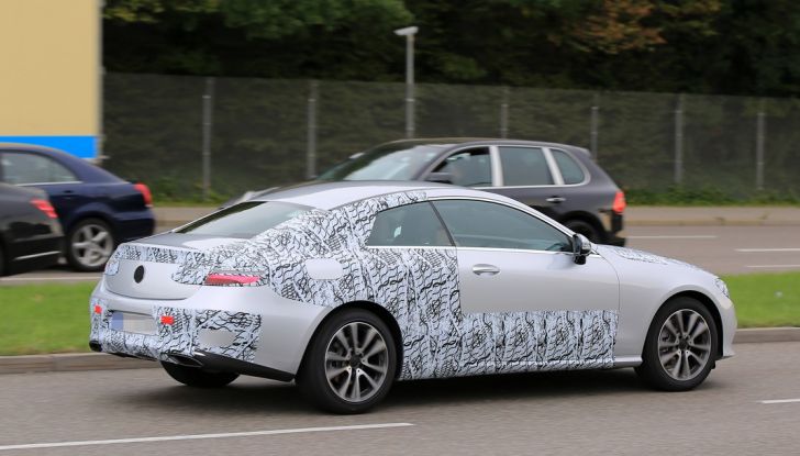 Mercedes Classe E Coupe, foto spia della nuova generazione - Foto 20 di 22