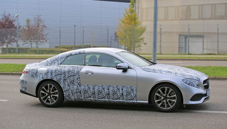 Mercedes Classe E Coupe, foto spia della nuova generazione - Foto 3 di 22