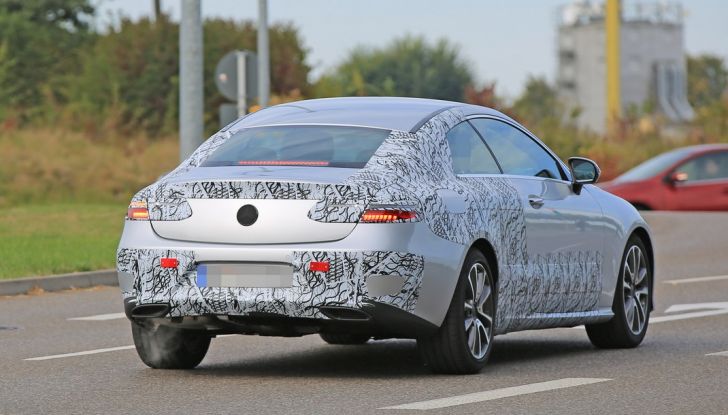 Mercedes Classe E Coupe, foto spia della nuova generazione - Foto 8 di 22