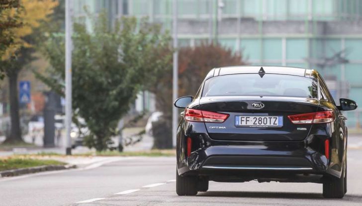 Nuova Kia Optima Plug-in Hybrid prova su strada, dotazioni e caratteristiche tecniche - Foto 11 di 51
