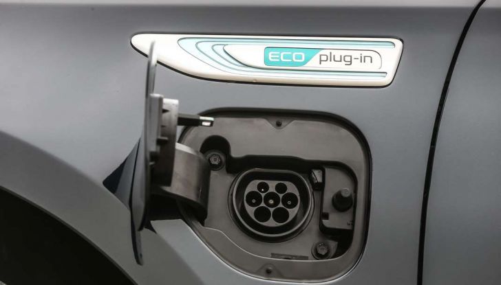 Nuova Kia Optima Plug-in Hybrid prova su strada, dotazioni e caratteristiche tecniche - Foto 40 di 51