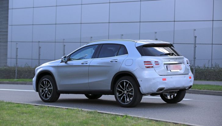 Nuova Mercedes GLA, le prime foto spia dei test autunnali - Foto 12 di 13