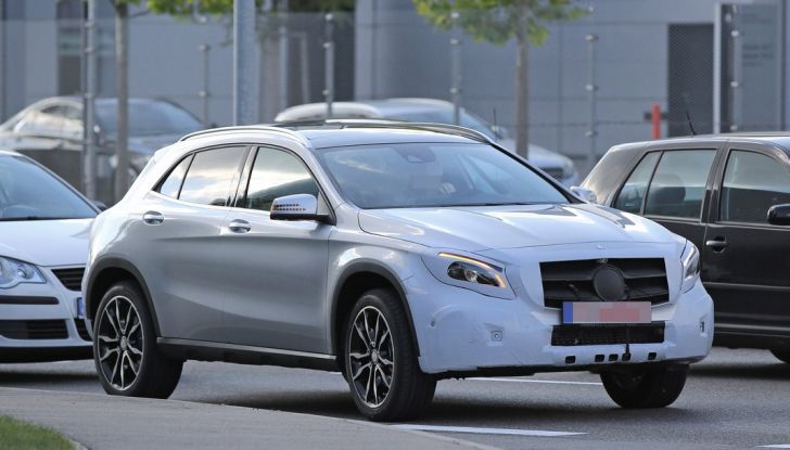 Nuova Mercedes GLA, le prime foto spia dei test autunnali - Foto 5 di 13