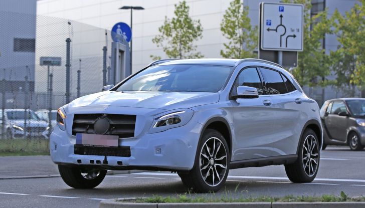 Nuova Mercedes GLA, le prime foto spia dei test autunnali - Foto 9 di 13