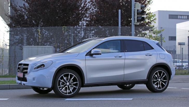 Nuova Mercedes GLA, le prime foto spia dei test autunnali - Foto 10 di 13