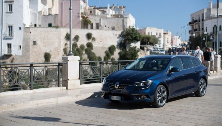 Nuova Renault Megane Sporter prova su strada, prezzi e motorizzazioni - Foto 7 di 56