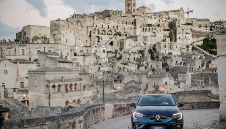 Nuova Renault Megane Sporter prova su strada, prezzi e motorizzazioni - Foto 17 di 56