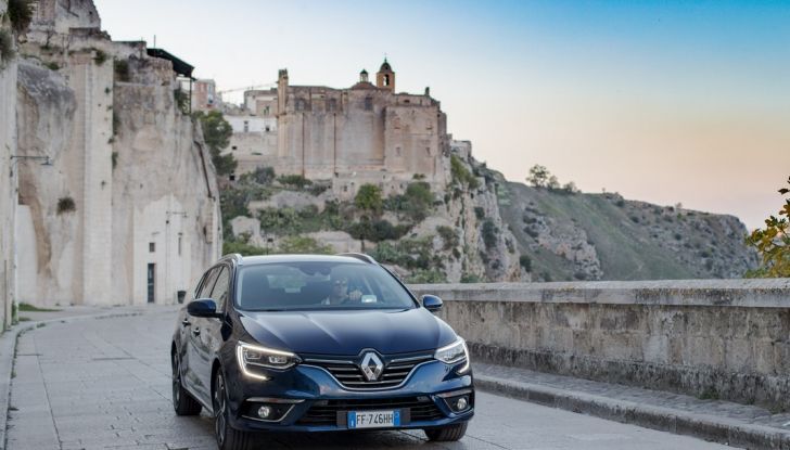 Nuova Renault Megane Sporter prova su strada, prezzi e motorizzazioni - Foto 13 di 56