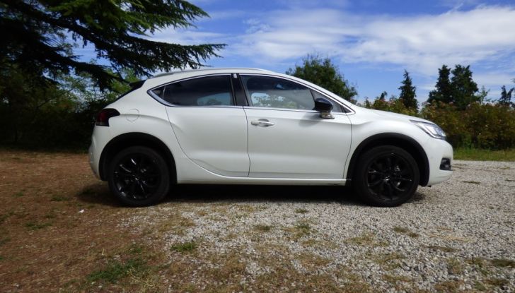 Prova su strada DS 4 Crossback BlueHDI 120: impressioni, allestimenti e prezzi - Foto 6 di 32