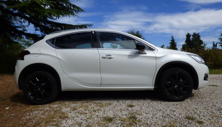 Prova su strada DS 4 Crossback BlueHDI 120: impressioni, allestimenti e prezzi - Foto 7 di 32