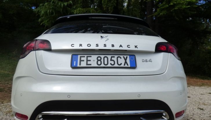Prova su strada DS 4 Crossback BlueHDI 120: impressioni, allestimenti e prezzi - Foto 11 di 32