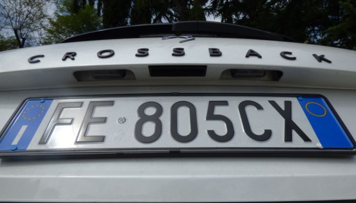 Prova su strada DS 4 Crossback BlueHDI 120: impressioni, allestimenti e prezzi - Foto 17 di 32