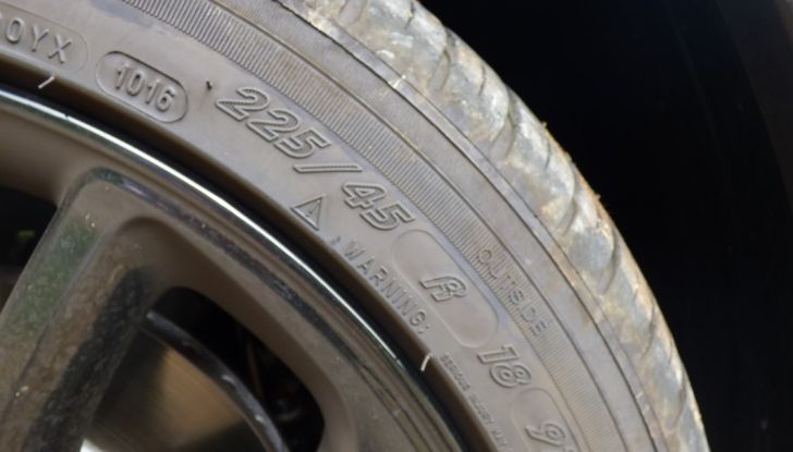 Prova su strada DS 4 Crossback BlueHDI 120: impressioni, allestimenti e prezzi - Foto 21 di 32