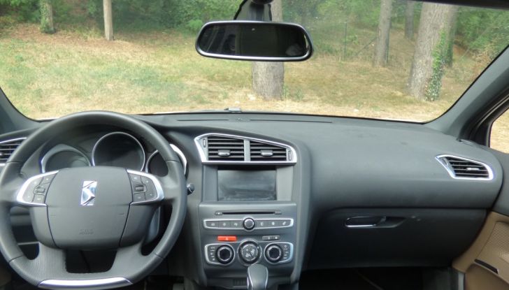 Prova su strada DS 4 Crossback BlueHDI 120: impressioni, allestimenti e prezzi - Foto 22 di 32