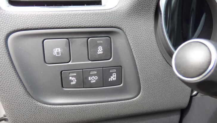 Prova su strada DS 4 Crossback BlueHDI 120: impressioni, allestimenti e prezzi - Foto 26 di 32