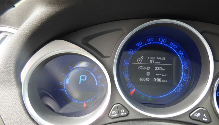 Prova su strada DS 4 Crossback BlueHDI 120: impressioni, allestimenti e prezzi - Foto 30 di 32