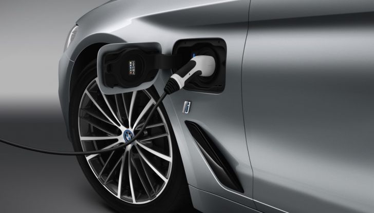 Nuova BMW Serie 5 2017, prime immagini ufficiali e informazioni - Foto 18 di 25