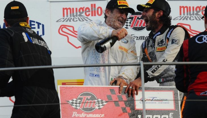 Alex Zanardi vince al Mugello nel Campionato Italiano GT con BMW - Foto 4 di 10