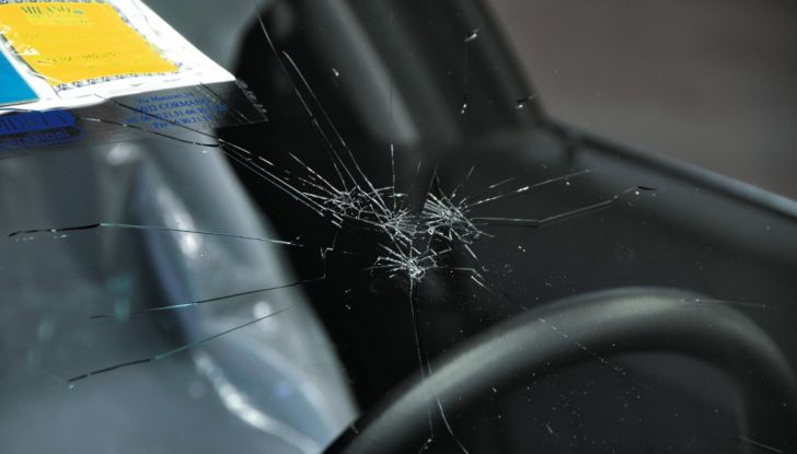 Tutto quello che c’è da sapere sulla polizza cristalli dell’auto - Foto 4 di 11
