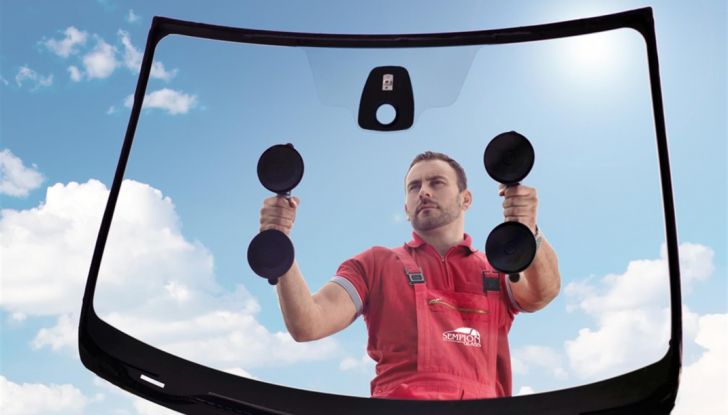 Tutto quello che c’è da sapere sulla polizza cristalli dell’auto - Foto 9 di 11