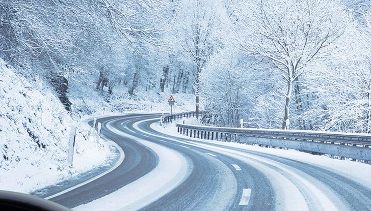 Proteggere l'auto dal freddo invernale: consigli utili - Infomotori