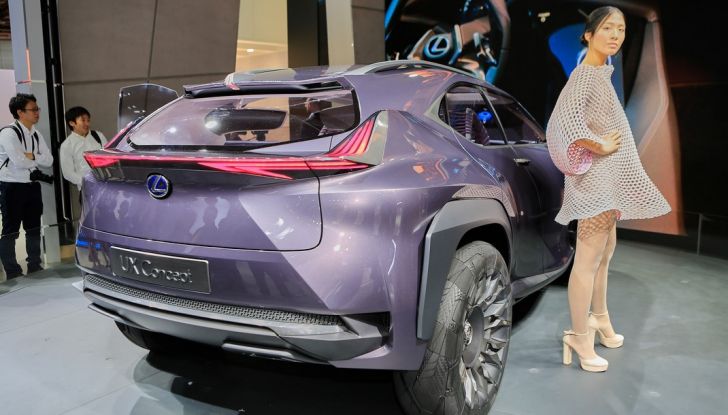 Lexus UX Concept: linee estreme ed ologrammi a Parigi 2016 - Foto 17 di 18