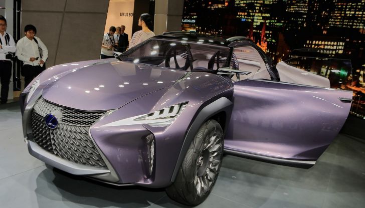 Lexus UX Concept: linee estreme ed ologrammi a Parigi 2016 - Foto 10 di 18