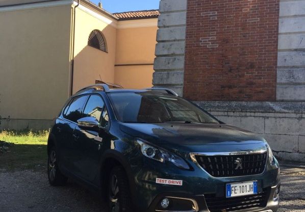 Peugeot 2008 1.6 Hdi 120 CV: prova su strada, allestimenti e motorizzazioni - Foto 4 di 15