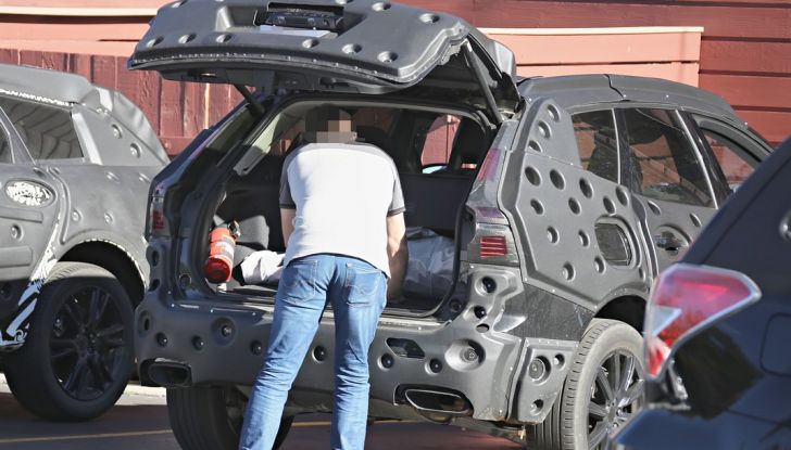 Volvo XC60, nuove foto spia del SUV svedese - Foto 3 di 15