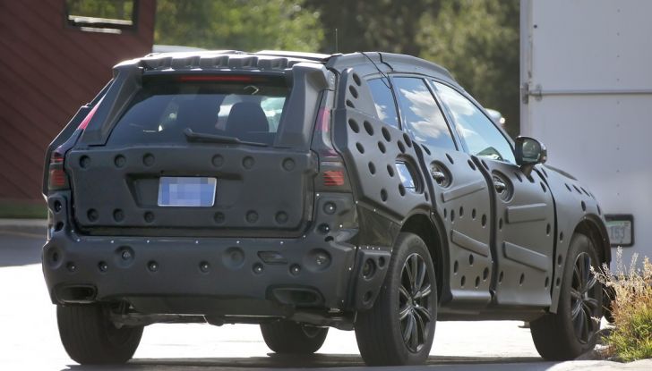 Volvo XC60, nuove foto spia del SUV svedese - Foto 6 di 15