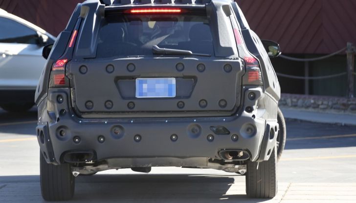 Volvo XC60, nuove foto spia del SUV svedese - Foto 9 di 15