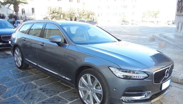 Nuova Volvo S90 prova su strada, motori, prestazioni e prezzi - Foto 10 di 26