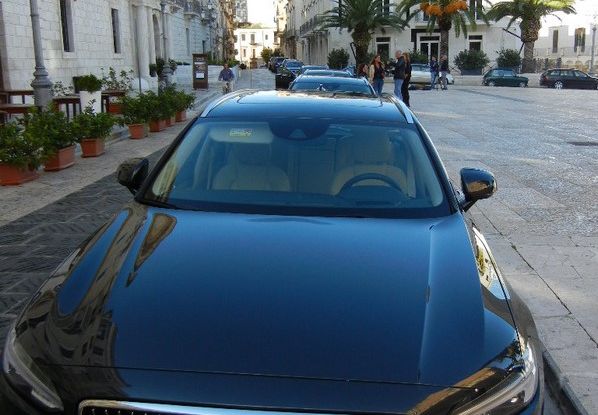 Nuova Volvo S90 prova su strada, motori, prestazioni e prezzi - Foto 11 di 26