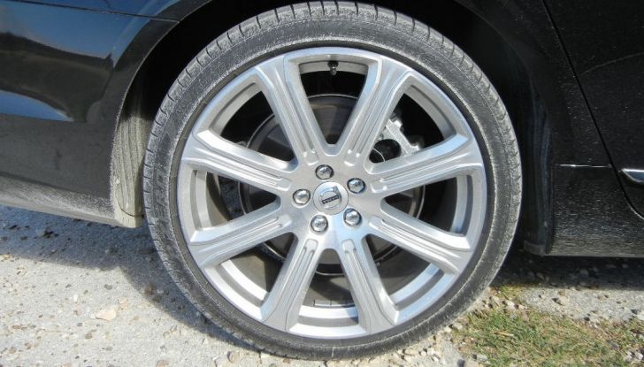 Nuova Volvo S90 prova su strada, motori, prestazioni e prezzi - Foto 15 di 26