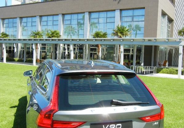 Nuova Volvo S90 prova su strada, motori, prestazioni e prezzi - Foto 25 di 26