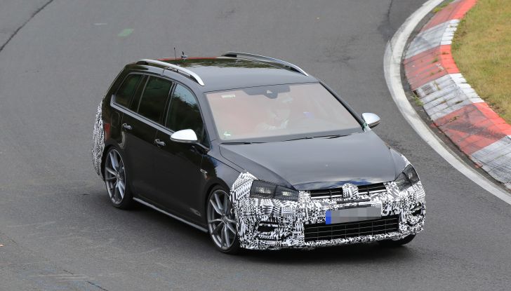 Nuova Volkswagen Golf VII R Variant 2018, foto spia al Ring - Foto 12 di 18