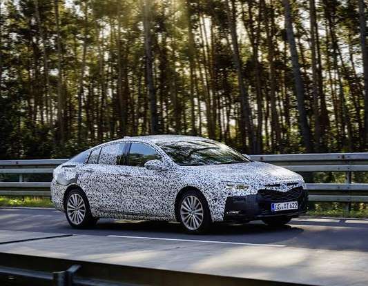 Nuova Opel Insignia Grand Sport test drive, prestazioni e dotazioni - Foto 7 di 10