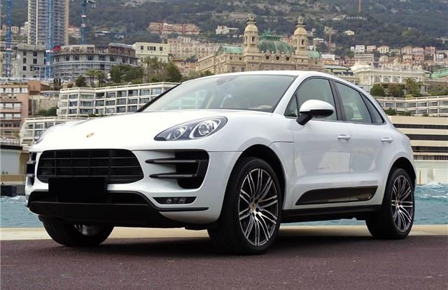 Alfa Romeo Stelvio e le sue concorrenti: i SUV più potenti sul mercato - Foto 8 di 16