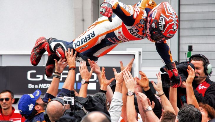 MotoGP 2016, Valencia: pole a Lorenzo, Rossi partirà dalla terza posizione - Foto 12 di 19