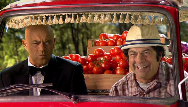 Maurizio Crozza sorpreso da CHI a bordo di una potente Audi R8 V10 Coupè - Foto 4 di 11