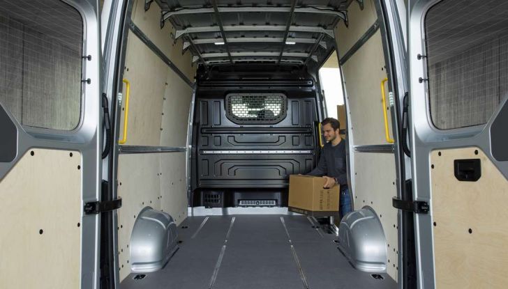 Volkswagen Crafter prova su strada del veicolo commerciale di nuova generazione - Foto 30 di 34