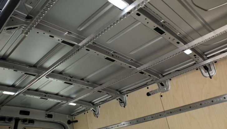 Volkswagen Crafter prova su strada del veicolo commerciale di nuova generazione - Foto 31 di 34