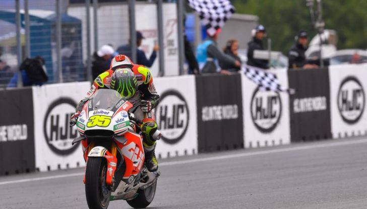 MotoGP 2016, Valencia: pole a Lorenzo, Rossi partirà dalla terza posizione - Foto 16 di 19