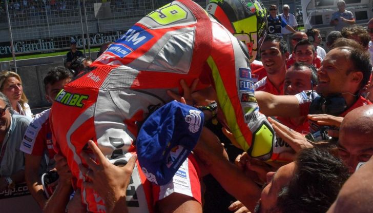 MotoGP 2016, Valencia: pole a Lorenzo, Rossi partirà dalla terza posizione - Foto 11 di 19